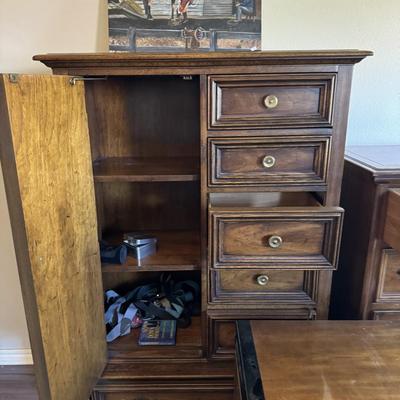 MASTER BEDROOM FURNITURE LOT