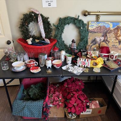 HOLIDAY LOT - TABLE NOT INCLUDED