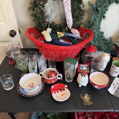 HOLIDAY LOT - TABLE NOT INCLUDED