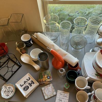 MISCELLANEOUS LOT - TABLE NOT INCLUDED