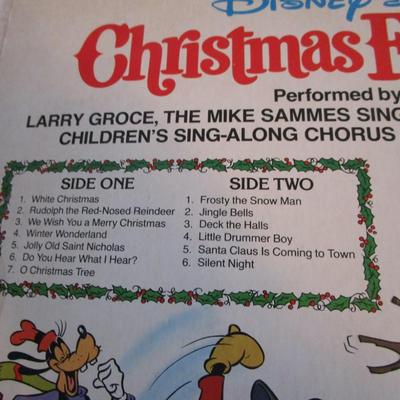 2 Disney records, 1 LP vinyl Halloween record, 1 LP vinyl Christmas