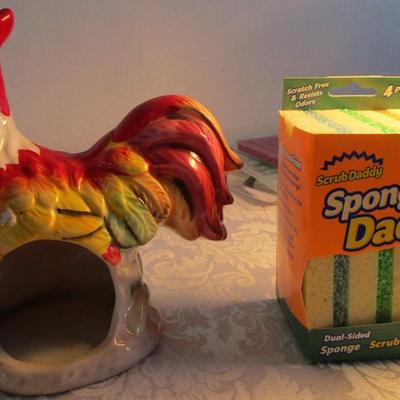 Rooster sponge holder & box of 4 scrubbing sponges