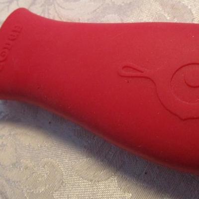 Plastic mixer cup, hand egg beater, tongs, silicone pot handle holder, 2 steak knives