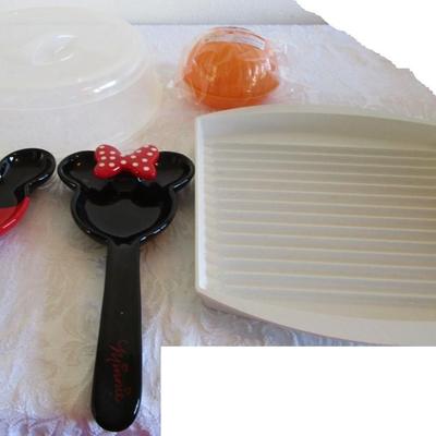 Microwave  plate and cover, Mickey Mouse & Minnie Mouse spoon holders, onion keeper
