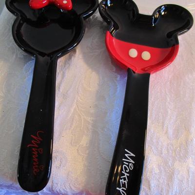 Microwave  plate and cover, Mickey Mouse & Minnie Mouse spoon holders, onion keeper