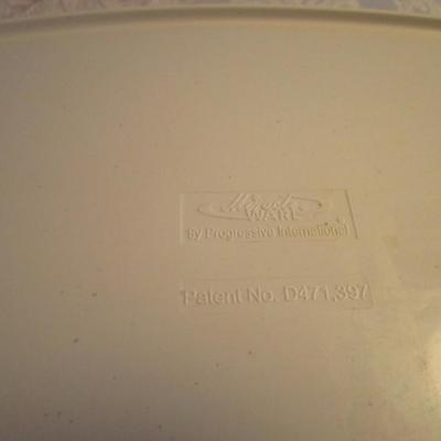 Microwave  plate and cover, Mickey Mouse & Minnie Mouse spoon holders, onion keeper