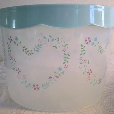 3 qt decorative plastic container with lid, Pioneer Woman Melmac bowl