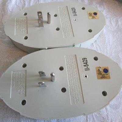 1 surge suppressor w/3' cord, adapter plugs, 2 multiple plugs