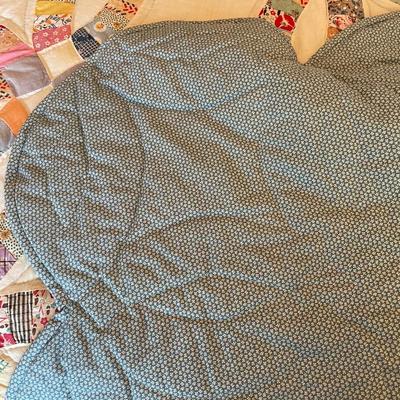 Double wedding ring quilt