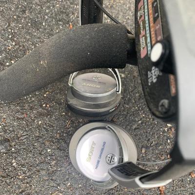 Quick Draw Metal Detector w/ Headphones & Dig Scoop