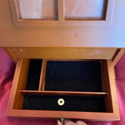 Jewelry box