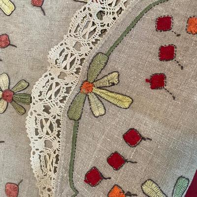 Circular table covering