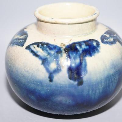 RARE PAULINE POTTERY OF EDGERTON , WI POT W/ UNDERGLAZED BUTTERFLY STAMPED ON BASE