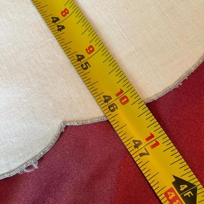 Scalloped edge table covering