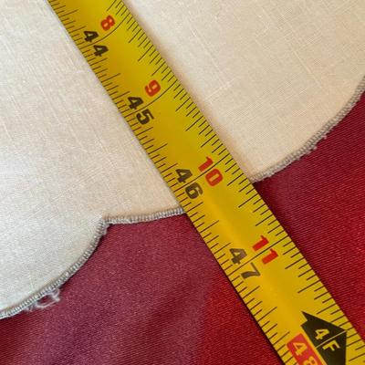 Scalloped edge table covering