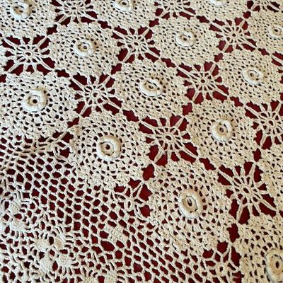 Stunning table covering