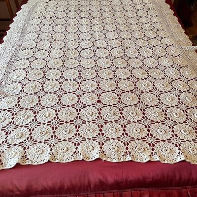 Stunning table covering