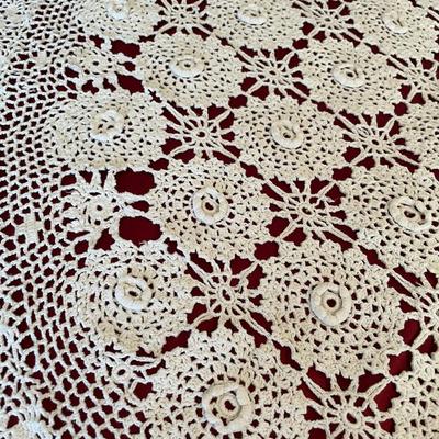 Stunning table covering