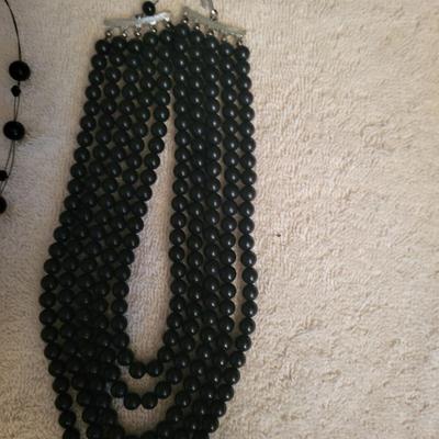 BLACK BEADED NECKLACE, BROOCH, EARRINGS AND NECKLACE
