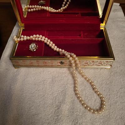 MUSICAL JEWELRY BOX, CAMEO BROOCH AND A FAUX BEADED NECKLACE