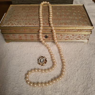 MUSICAL JEWELRY BOX, CAMEO BROOCH AND A FAUX BEADED NECKLACE