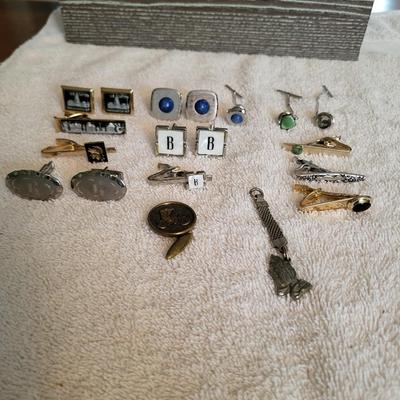 CUFFLINKS AND TIE CLASPS