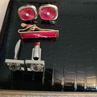 CUFFLINKS, TIE CLASP AND JEWELRY BOX