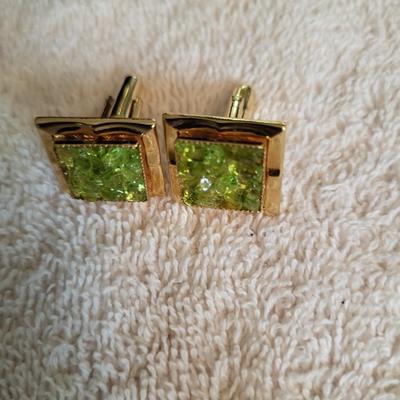 CUFFLINKS, TIE CLASP AND JEWELRY BOX