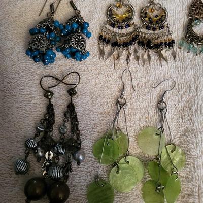DANGLING PIERCED EARRINGS