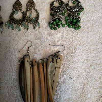 DANGLING PIERCED EARRINGS
