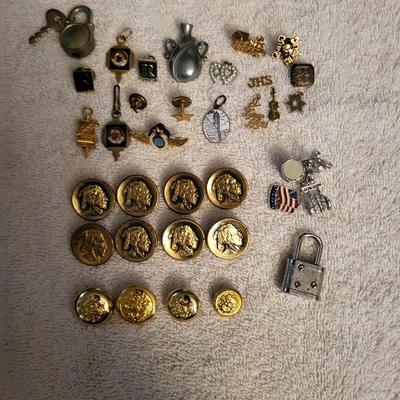 12 BUTTONS, PINS & PENDANTS