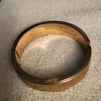 SIGNED VINTAGE JEWELRY