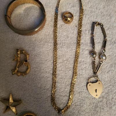 SIGNED VINTAGE JEWELRY