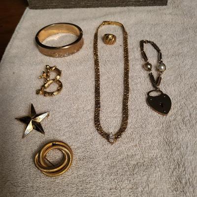 SIGNED VINTAGE JEWELRY