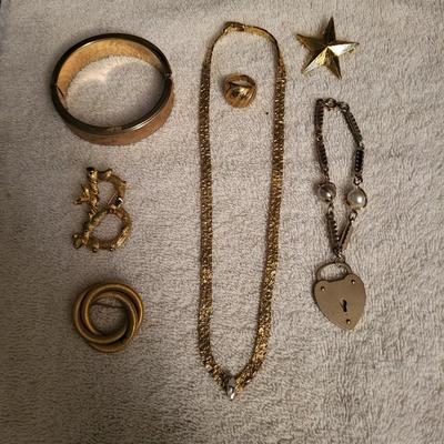 SIGNED VINTAGE JEWELRY