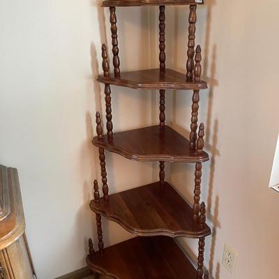 Corner shelf