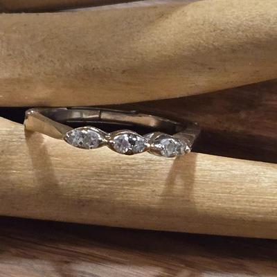 10k White Gold & 6 Diamonds Ring