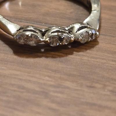 10k White Gold & 6 Diamonds Ring
