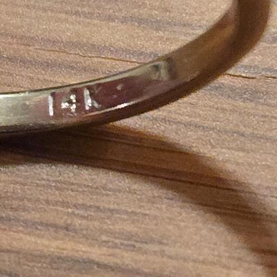 14k White Gold Ring with Missing Diamond or Gemstone