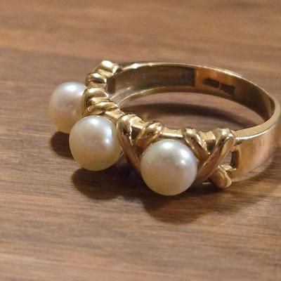 10k Gold and Pearl Ring