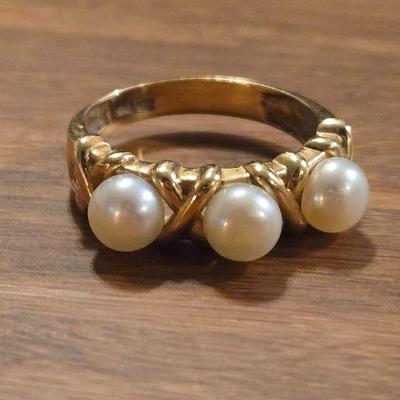 10k Gold and Pearl Ring