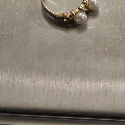 10k Gold and Pearl Ring