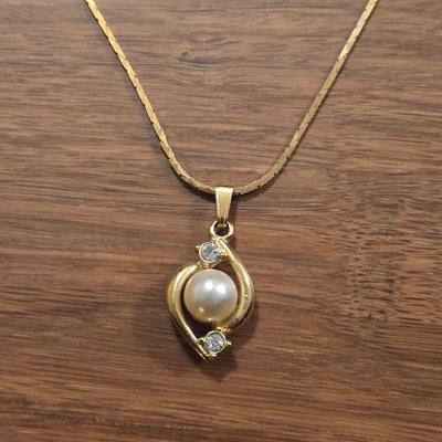 Gold Tone Pearl Pendant Necklace & Earrings