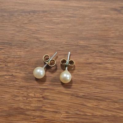 Gold Tone Pearl Necklace and Earrings