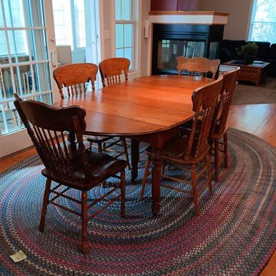 ANTIQUE DINING TABLE W/8 CHAIRS AND 3 LEAVES