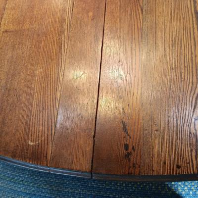 ANTIQUE DINING TABLE W/8 CHAIRS AND 3 LEAVES