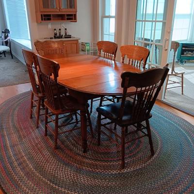 ANTIQUE DINING TABLE W/8 CHAIRS AND 3 LEAVES