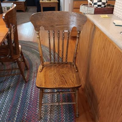 ANTIQUE DINING TABLE W/8 CHAIRS AND 3 LEAVES