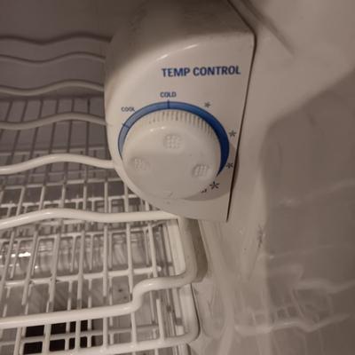 GE BAR SIZE REFRIGERATOR W/SMALL FREEZER