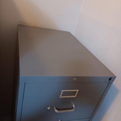 4 DRAWER METAL FILING CABINET